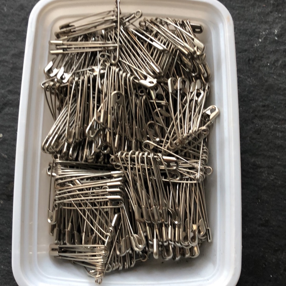 500 - 1.5” stainless steel safety pins NWT